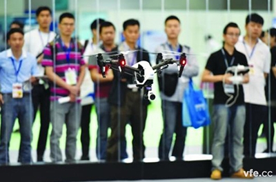 第四届中国电子信息博览会在深开幕，机器人行业大放异彩